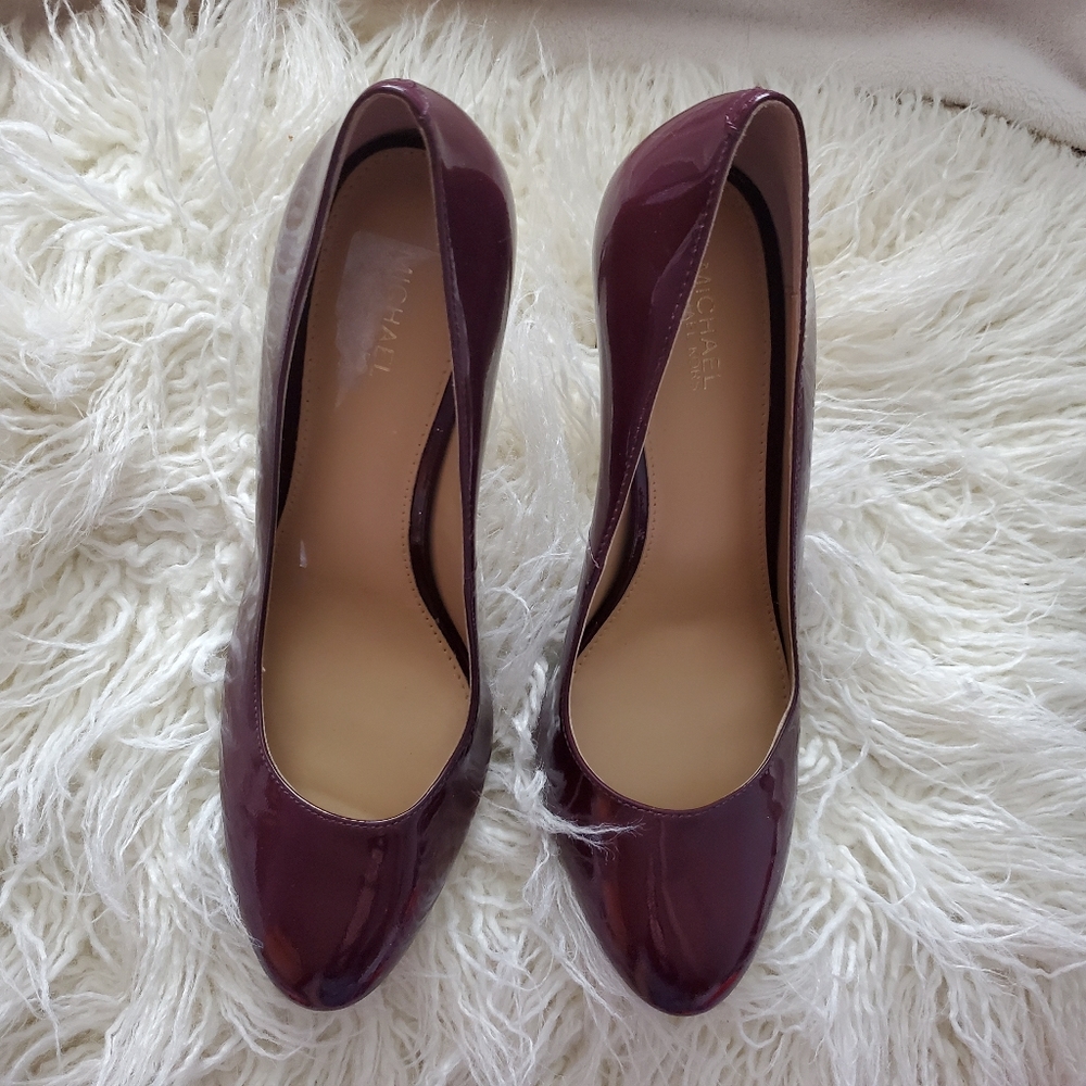 Michael Kors Burgundy punps - Picture 2 of 5